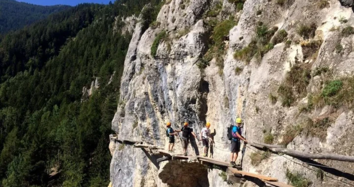 Adventure Sports in the Grampians: Abseiling, Paragliding & Rock Climbing Guide